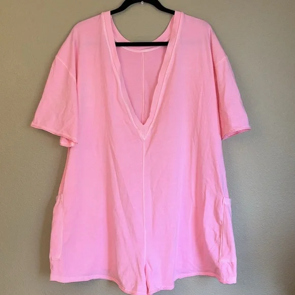 ❌SOLD!❌ NEW! FREE PEOPLE MOVEMENT MEDIUM Hot Shot Tee Romper PINK LEMONADE Short - Picture 5 of 17